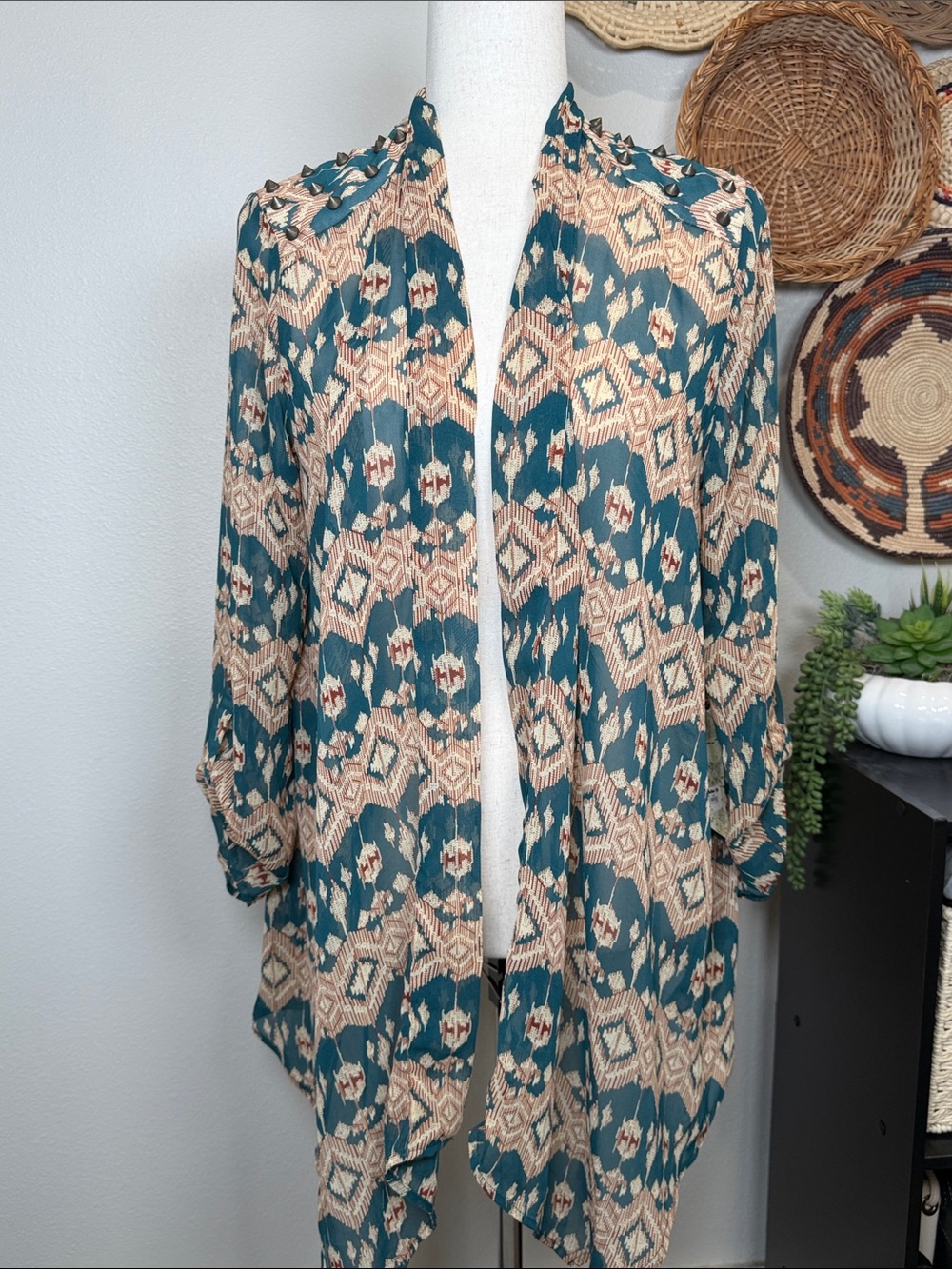 NWT’s Western Studded Shoulder Cardigan Kimono Gimmicks by BKE Overlay Top Large